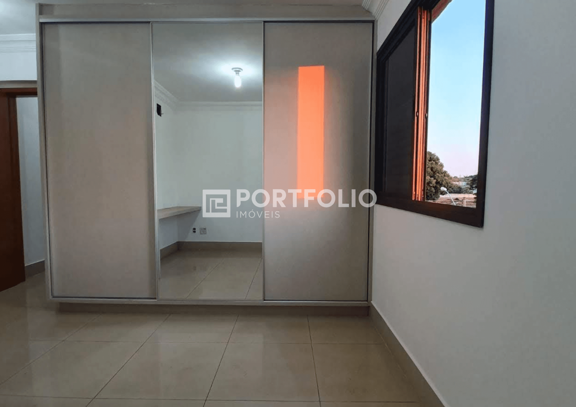 Apartamento locação com 3 quartos sendo 1 suíte no Setor Bueno, Goiânia