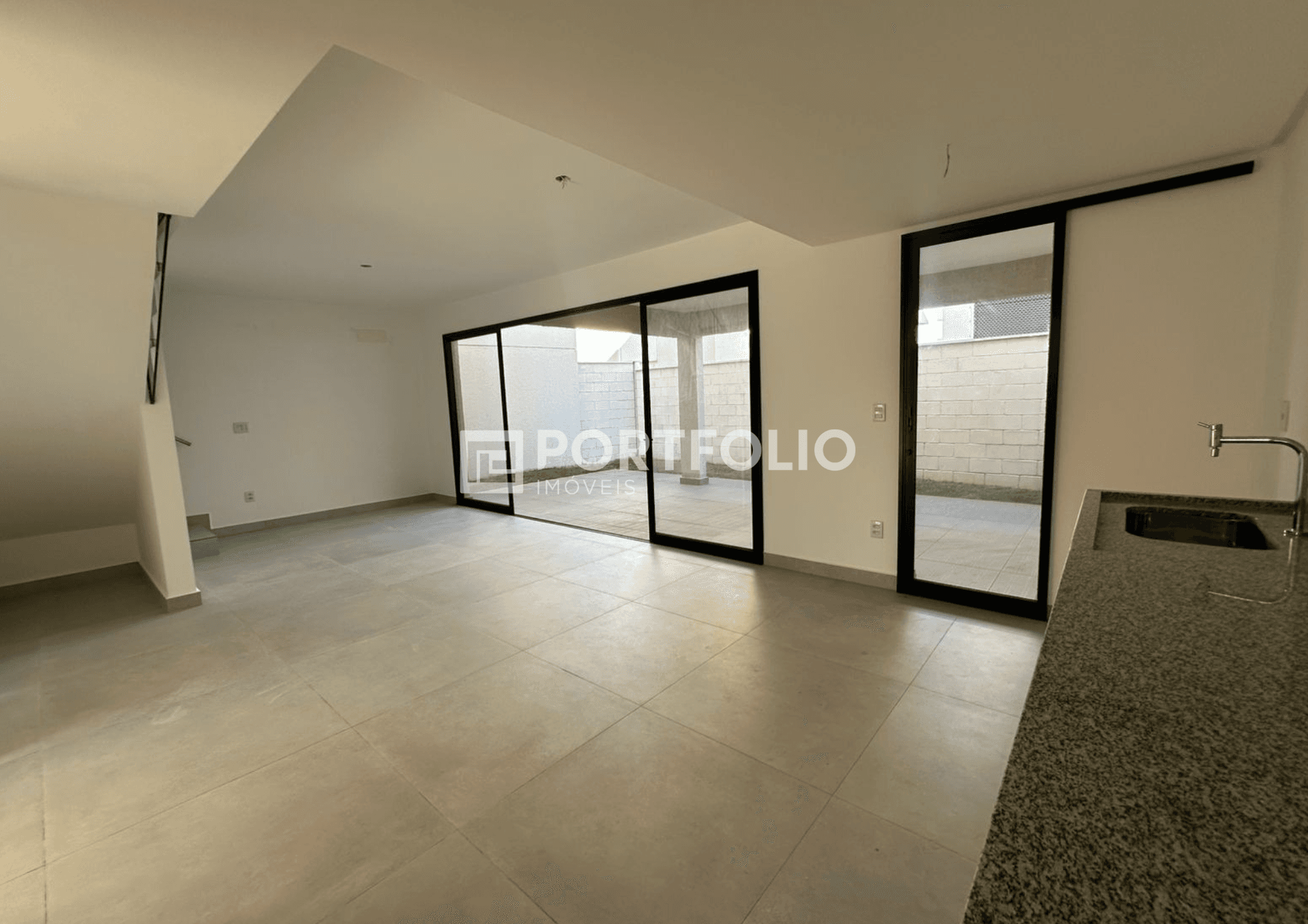 casa a venda tem 181 m² com 4 quartos, no Jardins Marselha - Aparecida de Goiânia - GO