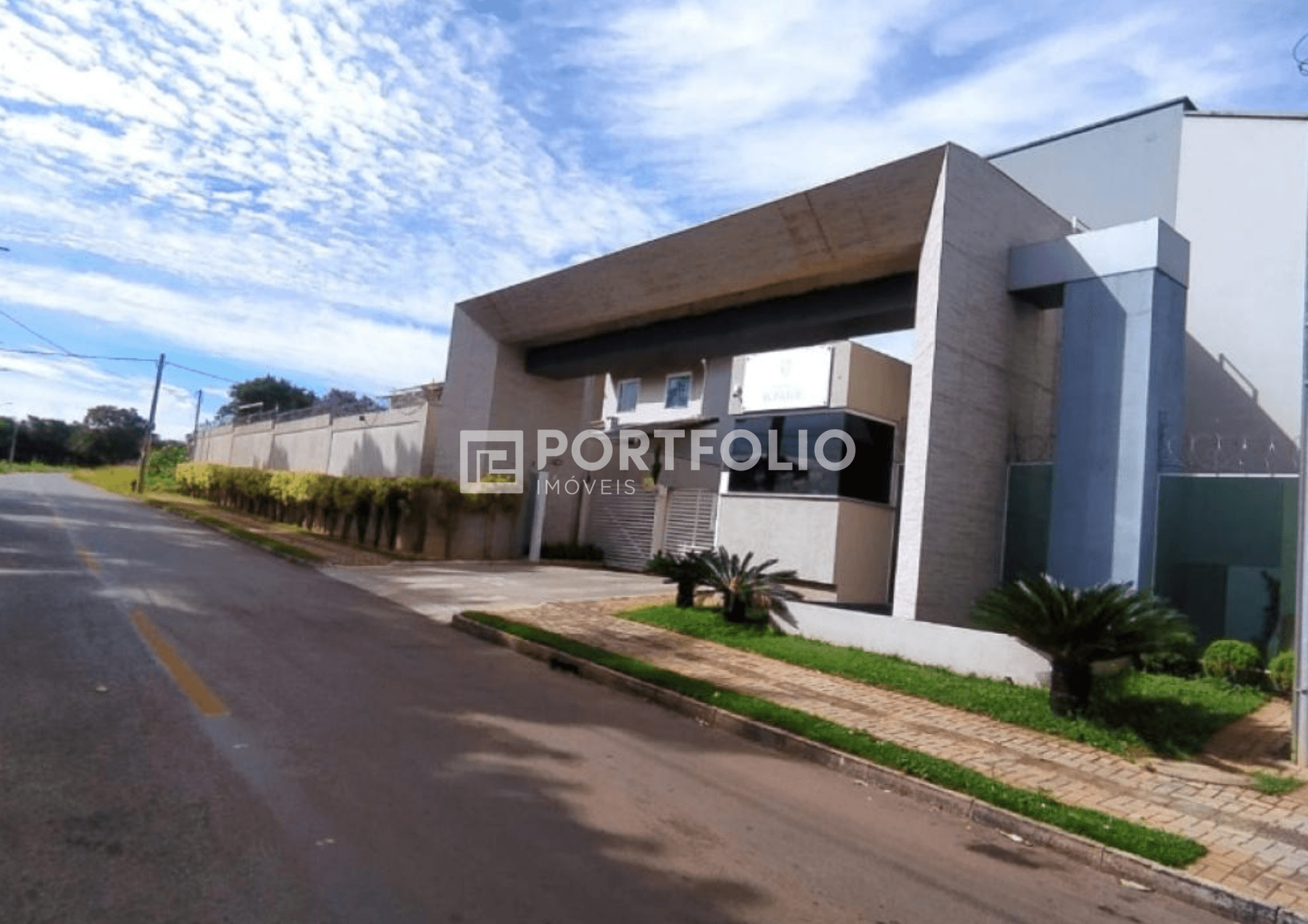 Sobrado à venda com 3 quartos no Condomínio Reserva do Bosque, Goiânia.
