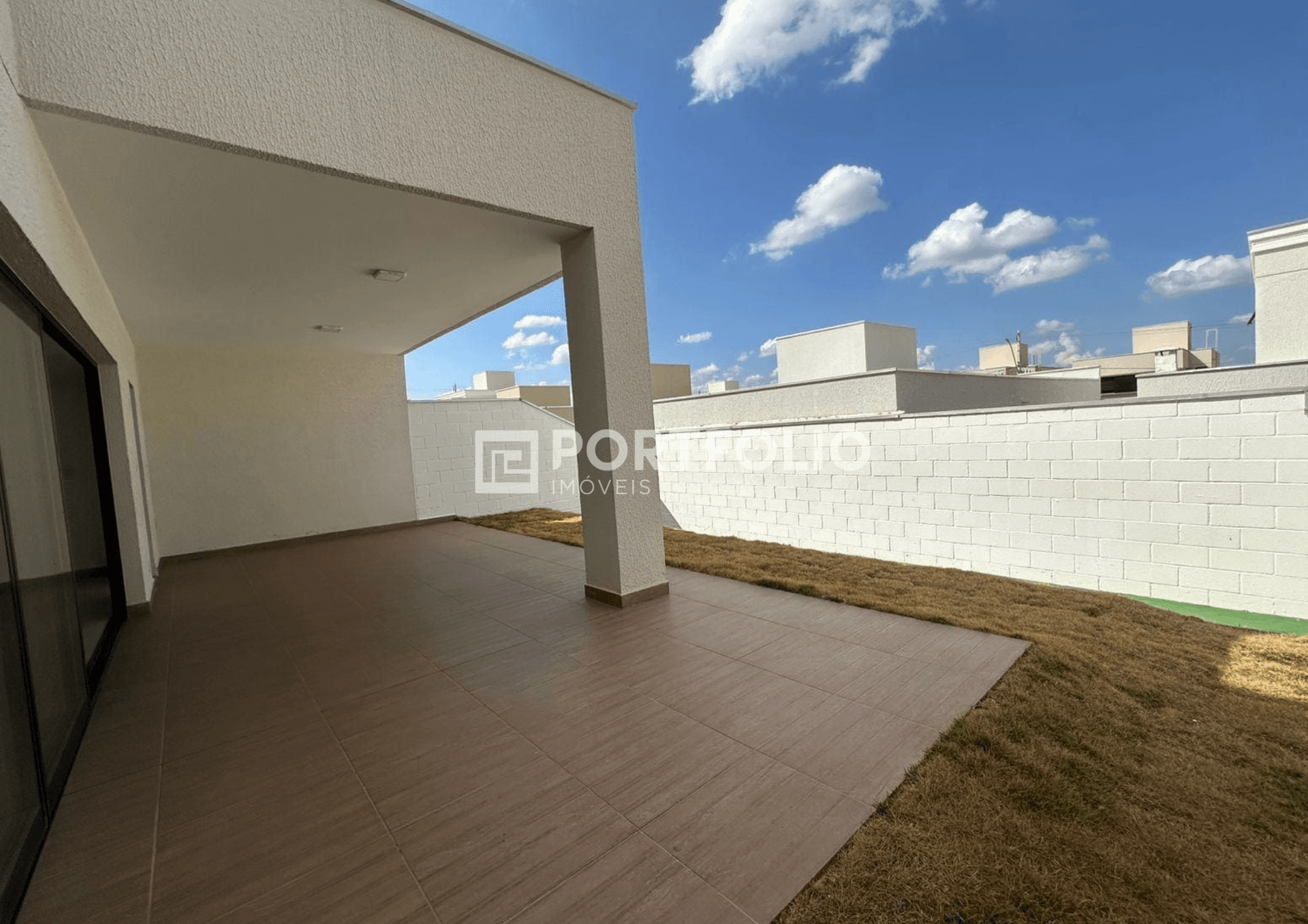 Sobrado Ágio à venda com 3 quartos no Jardins Lyon Aparecida de Goiânia