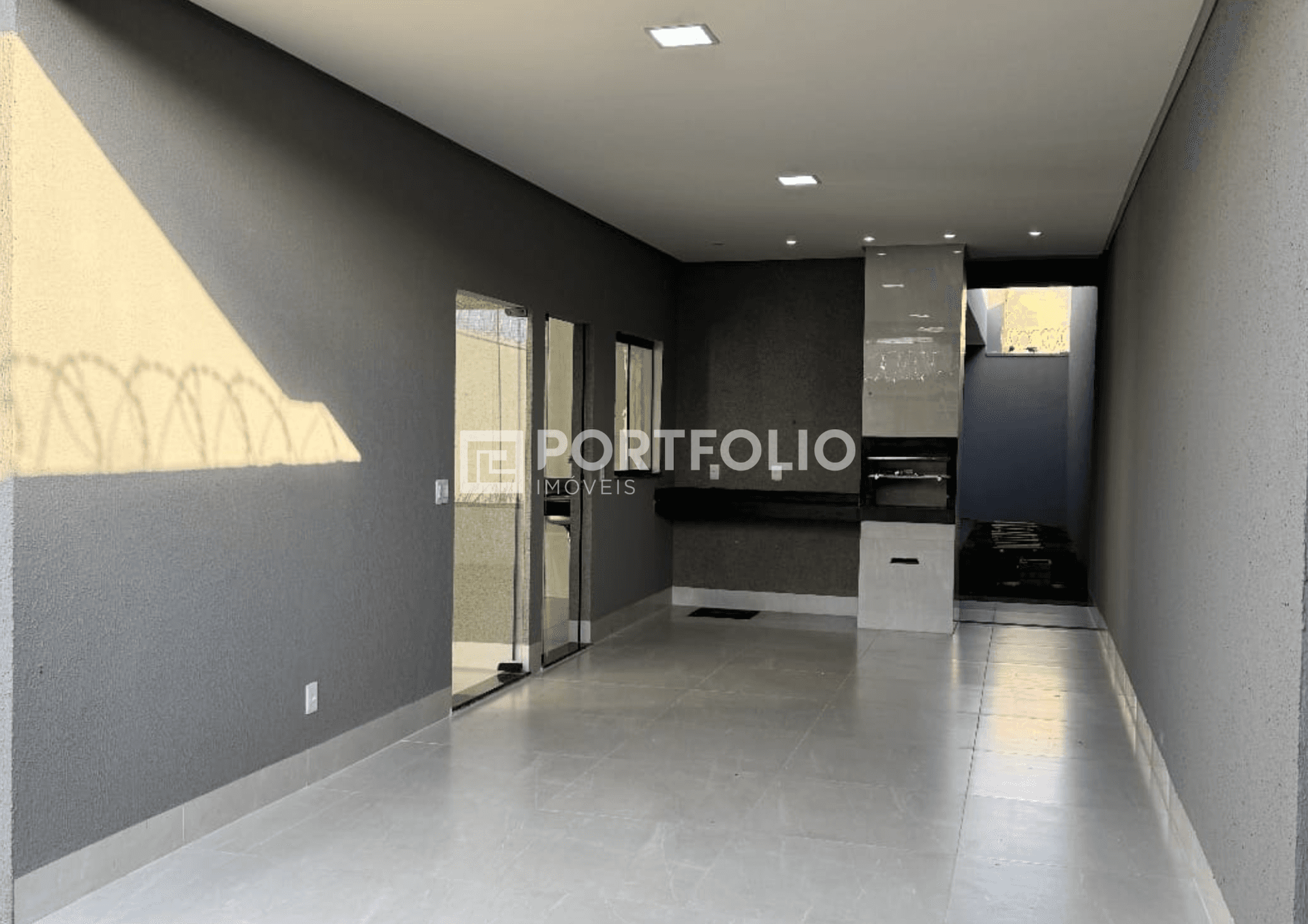 Casa à venda com 3 quartos/ 1 suíte no Jardim Veneza, Goiânia, GO
