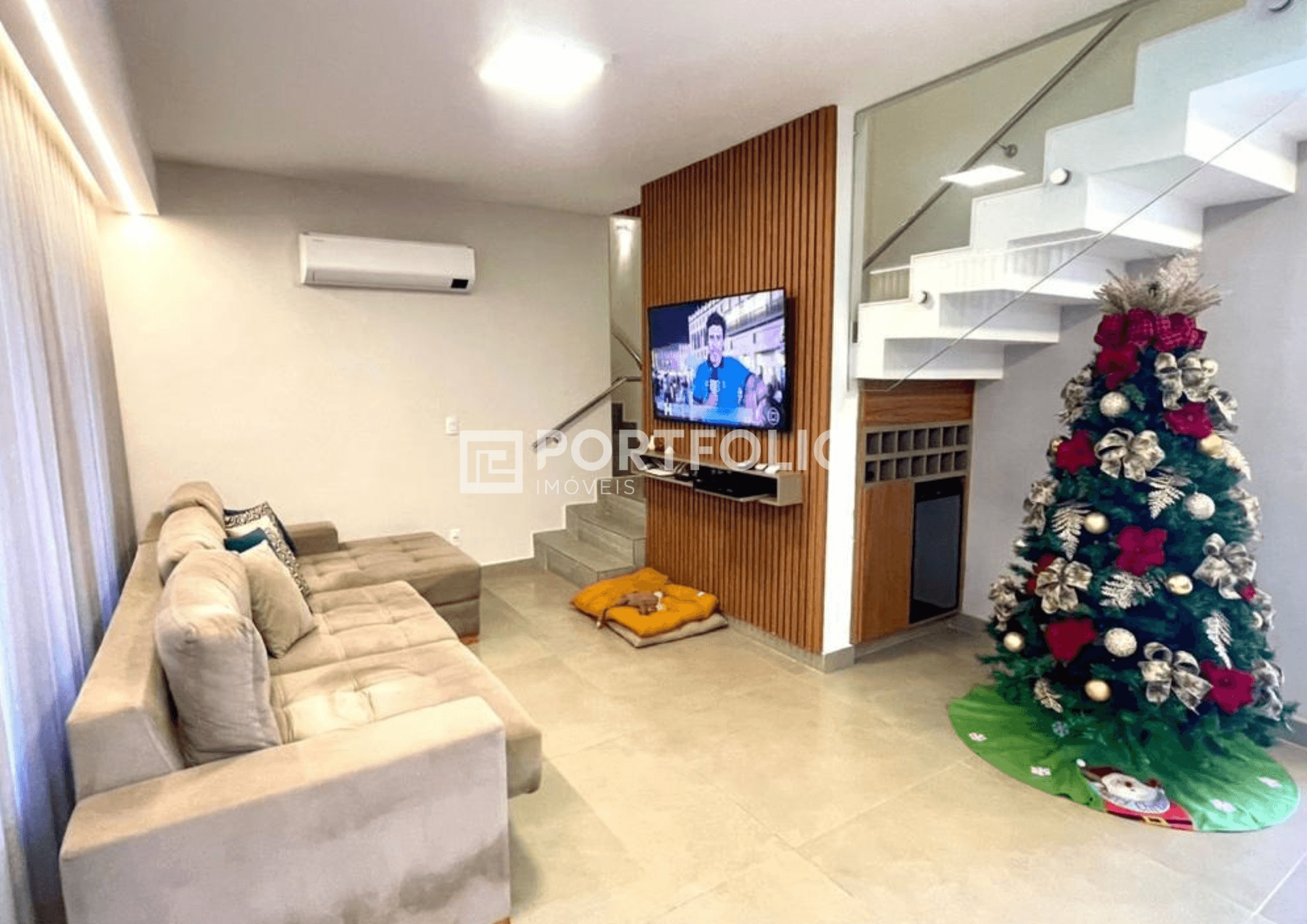 Sobrado mobiliado à venda com 3 quartos/ 3 suítes no Jardins Capri, Senador Canedo, GO