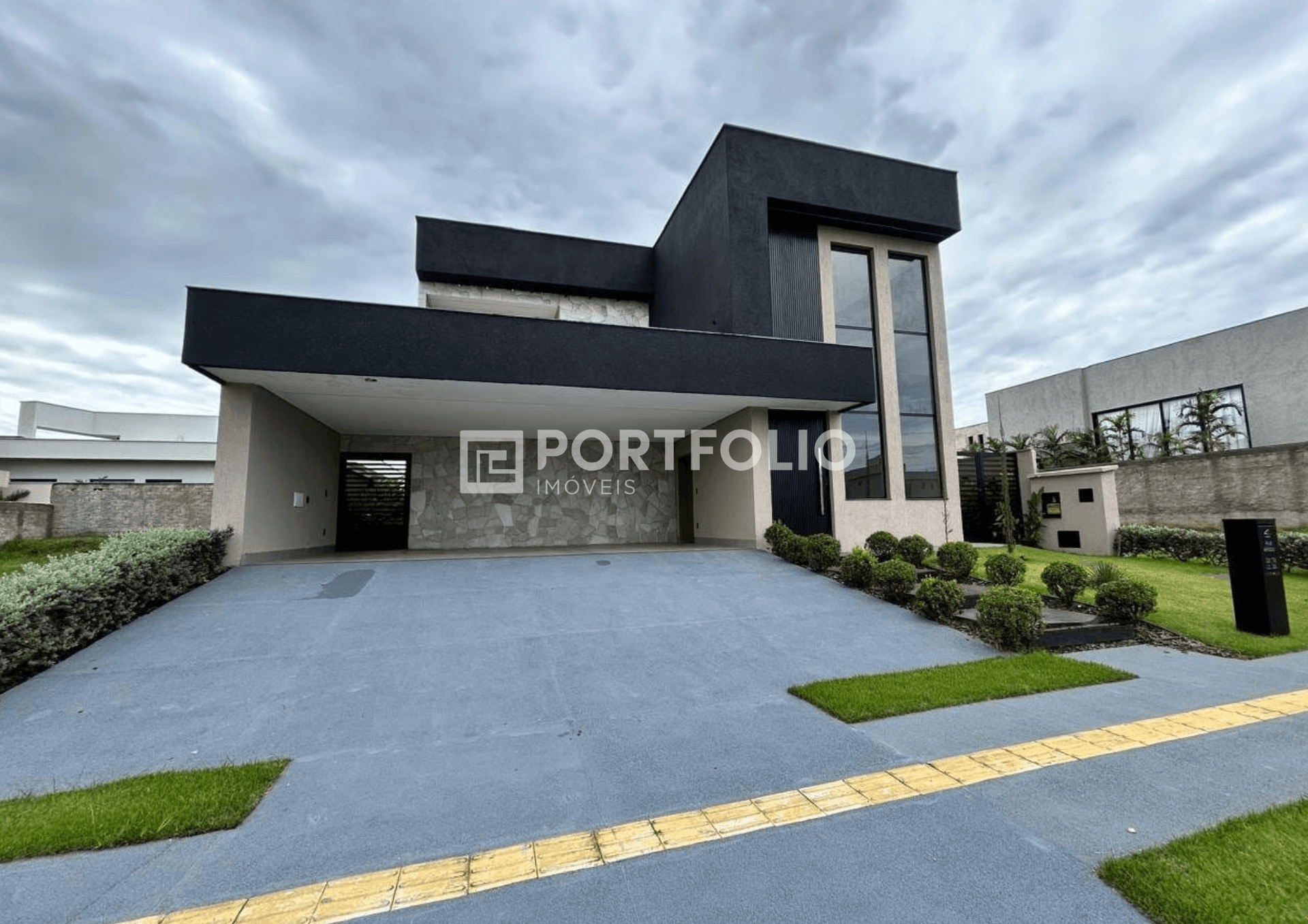 Sobrado alto padrão à venda com 4 quartos/ 3 suítes no Jardins França, Goiânia, GO