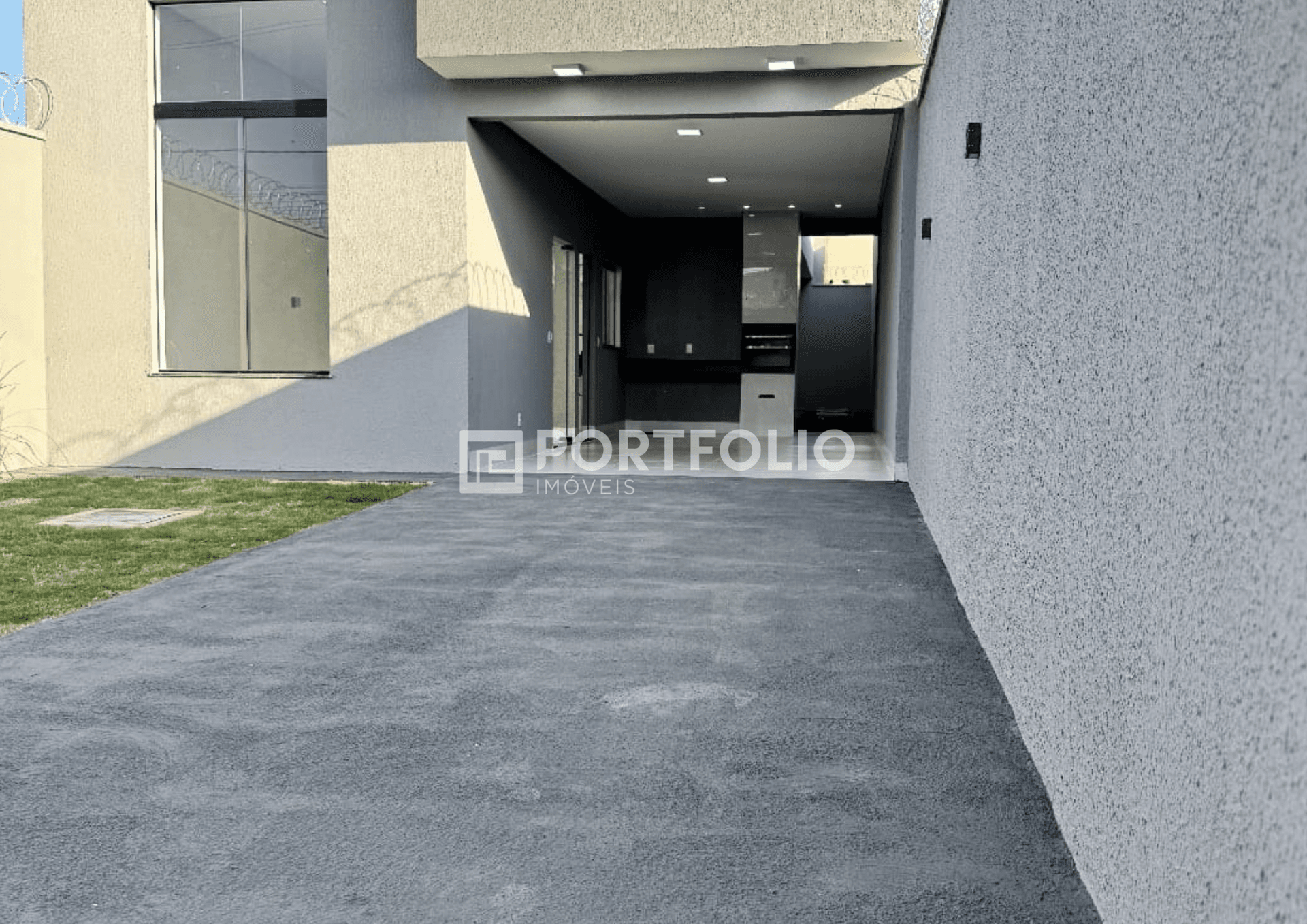Casa à venda com 3 quartos/ 1 suíte no Jardim Veneza, Goiânia, GO