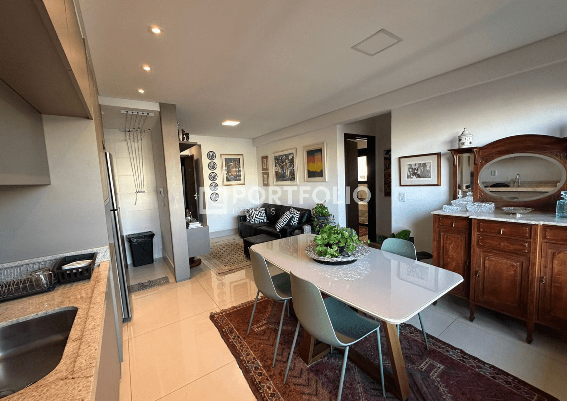 Apartamento mobiliado para locação no Spot Marista, Setor Marista, Goiânia.