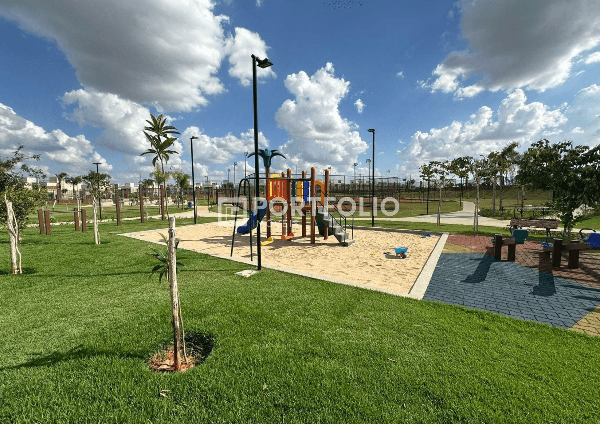 Sobrado à venda com 3 quartos no Jardins Lyon, Aparecida de Goiânia