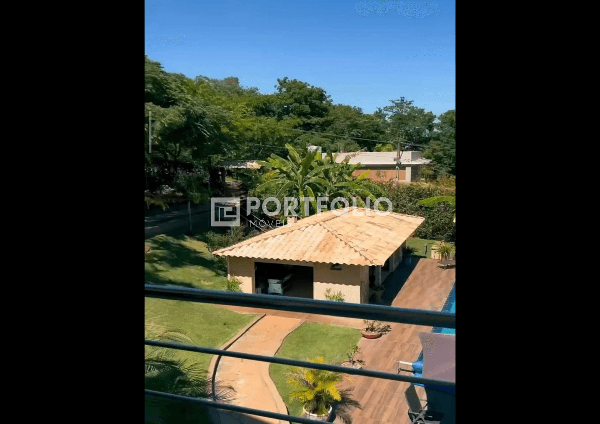 Sobrado à venda com 4 quartos/ 3 suítes no Condomínio Country Ville, Hidrolândia, GO