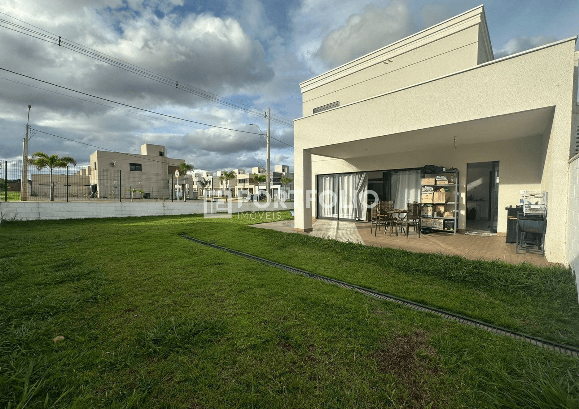 Sobrado à venda 3 quartos no Residencial Jardins Lyon, Aparecida de Goiânia