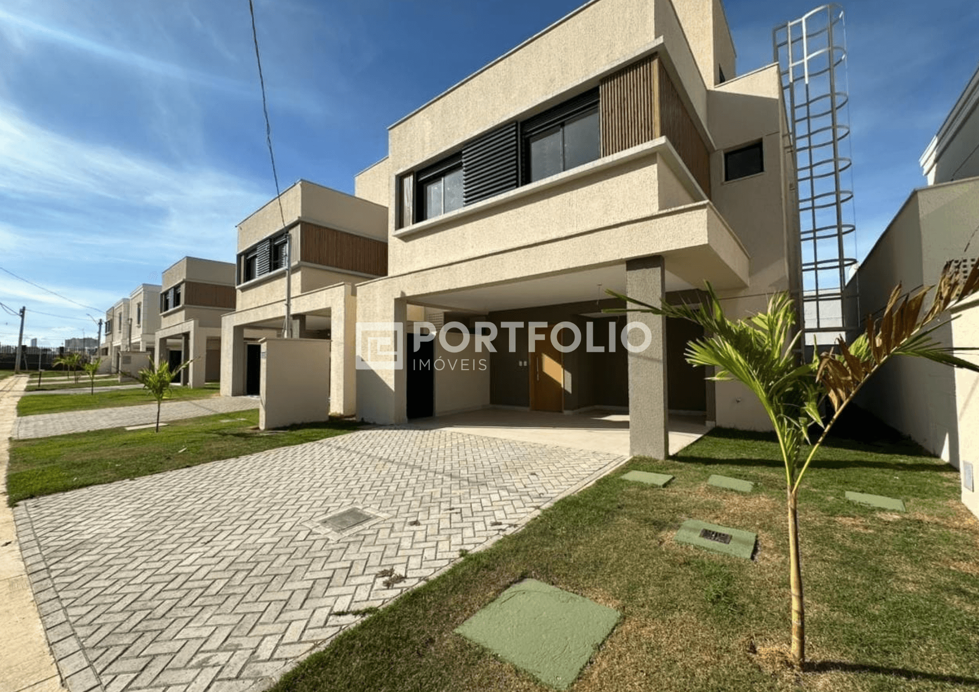 Sobrado com 4 dormitórios à venda, 181 m² por R$ 1.223.000,00 - Conjunto Residencial Storil - Aparecida de Goiânia/GO