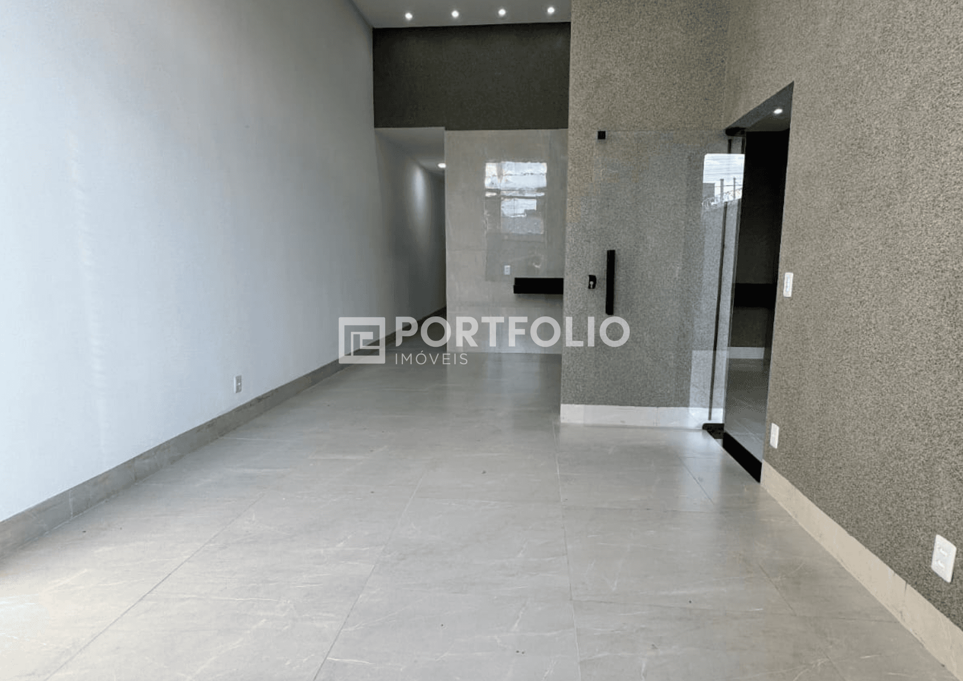 Casa à venda com 3 quartos/ 1 suíte no Jardim Veneza, Goiânia, GO